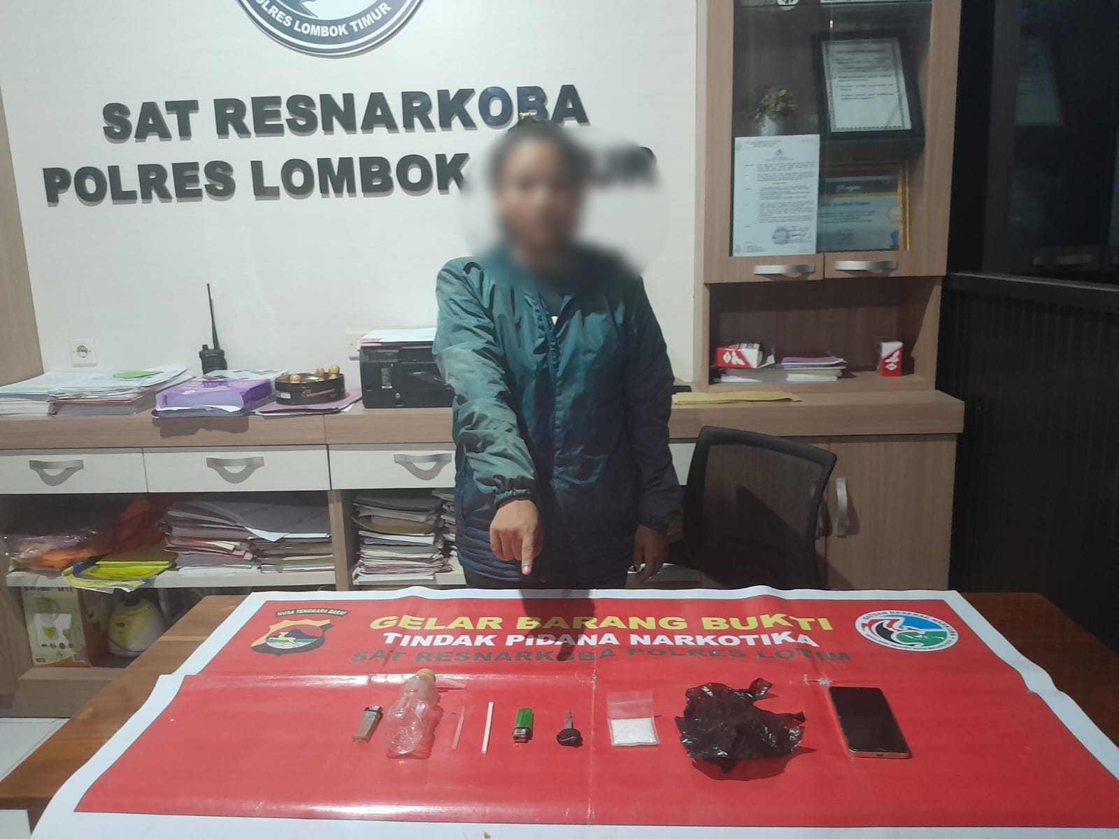 Terduga pengedar narkoba inisial RS saat ditangkap oleh Satresnarkoba Polres Lotim