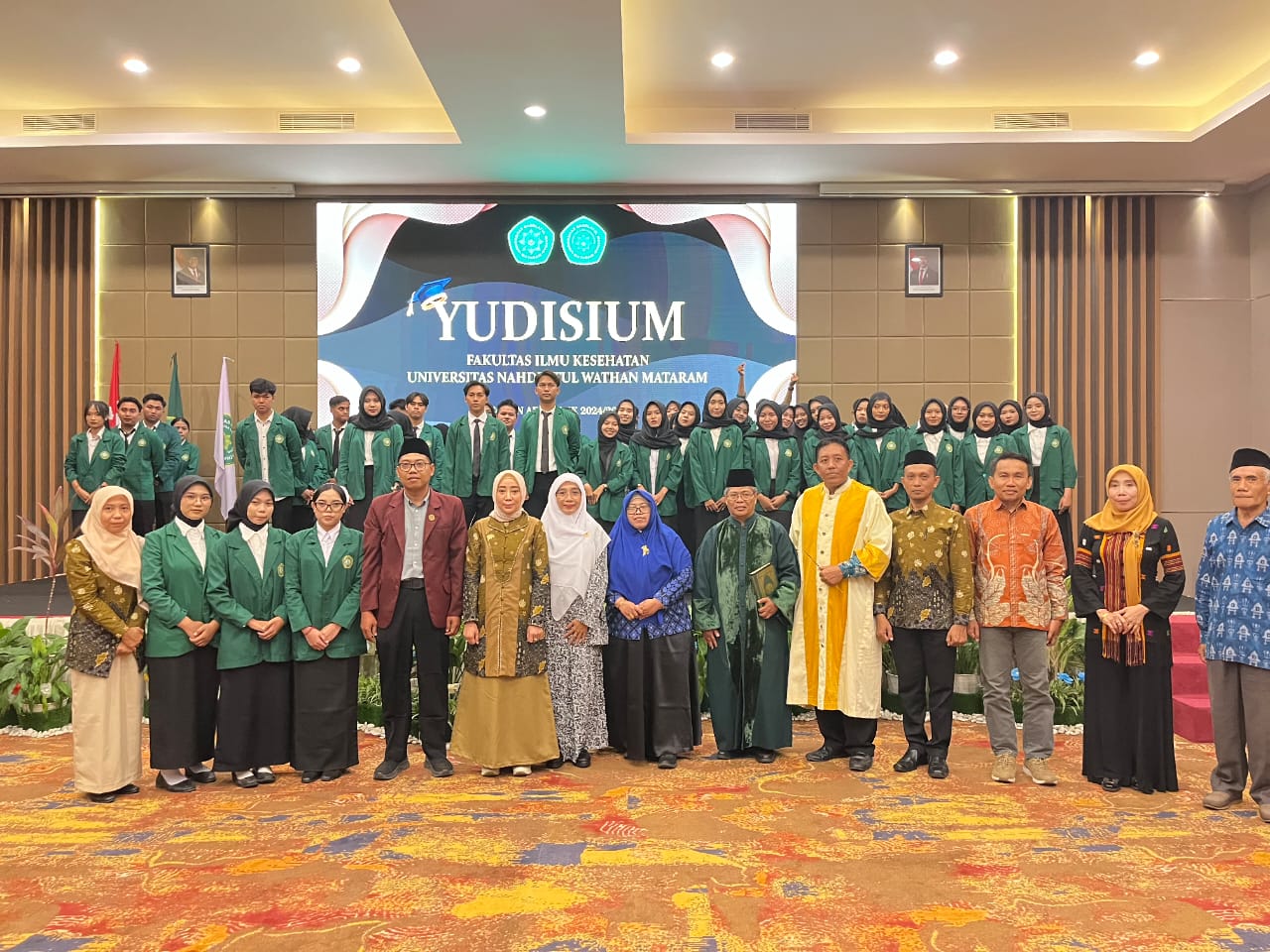 YUDISIUM: Sebanyak 64 calon nakes FIK UNW foto bersama usai Yudisium.