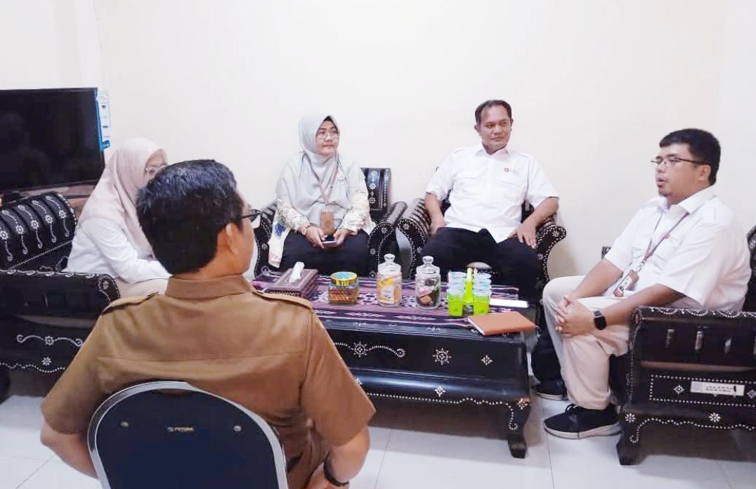 Utusan Unizar dan BRIN diterima Sekretaris Diskop UKM NTB, Muhamad Fauzan, yang mewakili Kepala Dinas.