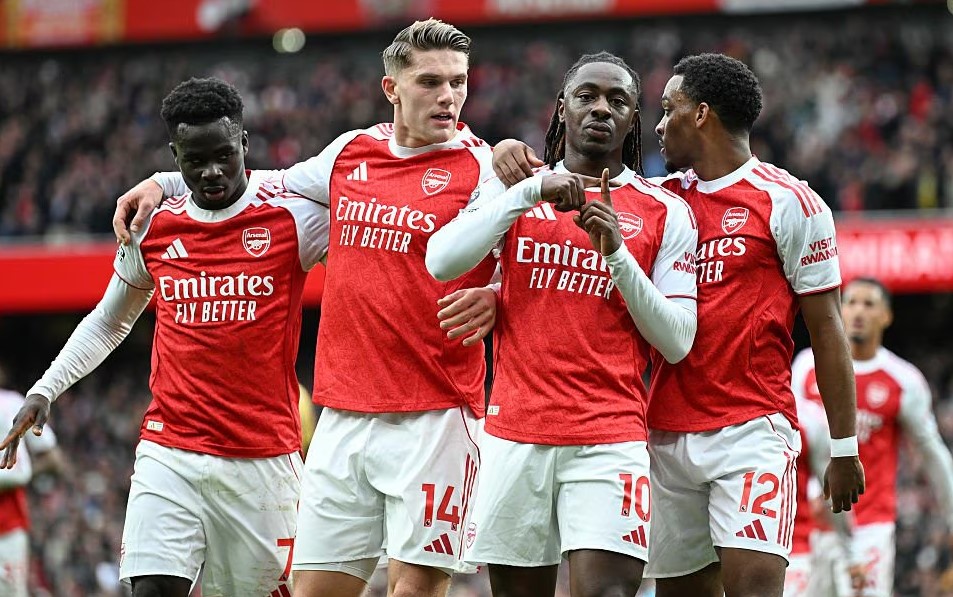 Eberechi Eze mencetak gol bagi Arsenal ke gawang Crystal Palace dalam lanjutan Liga Inggris.
