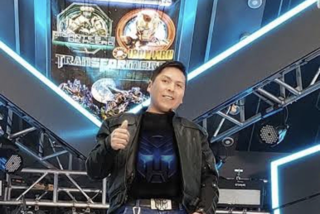 Bagi Santos Churata, rumah robot ini bukan hanya hasil obsesi terhadap film, tapi juga bentuk cinta terhadap kota dan budaya yang membesarkannya. (istimewa)