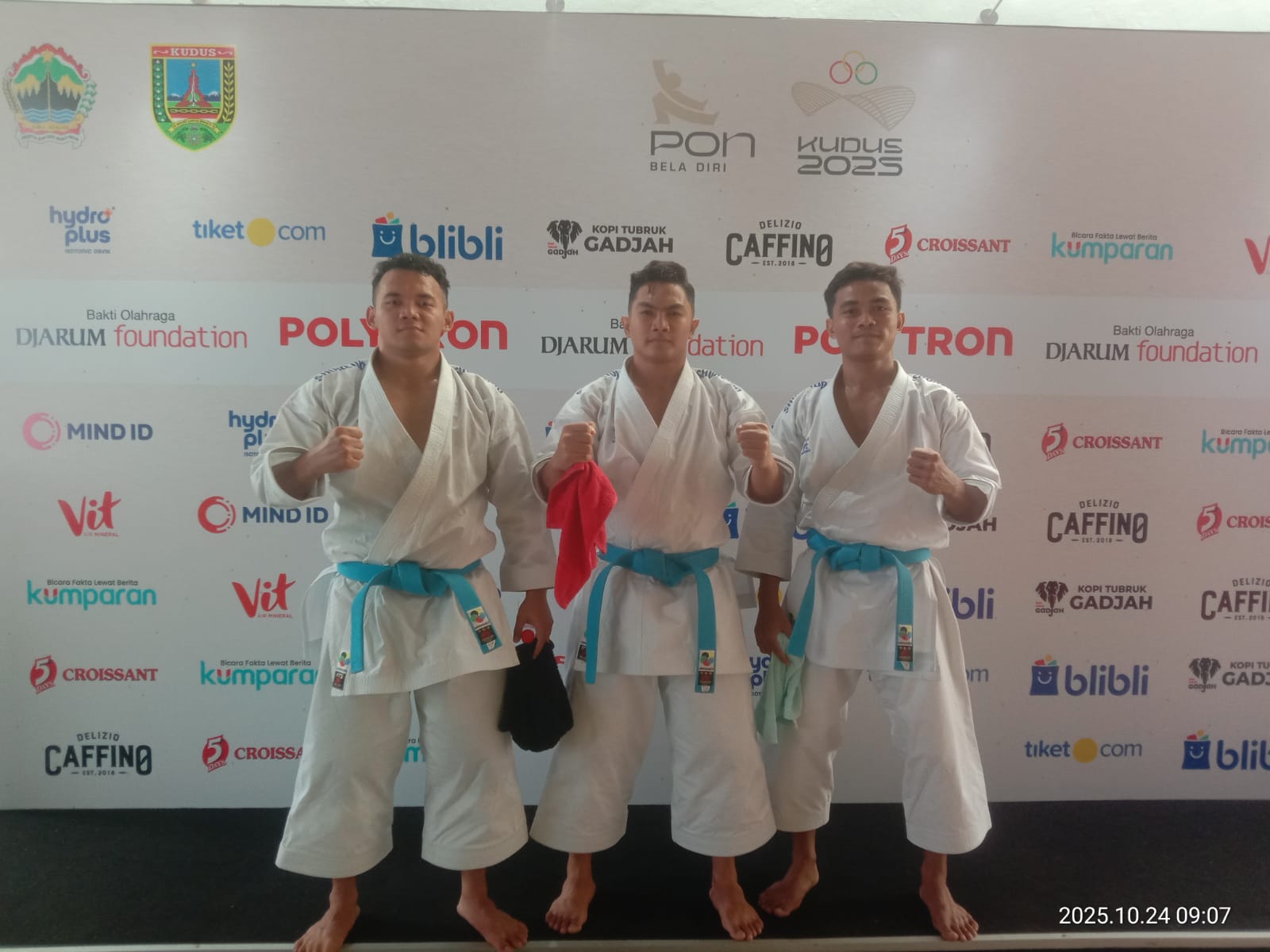 Trio karateka NTB menjadi penyumbang medali perunggu terahir di PON Beladiri 2025 Kudus.
