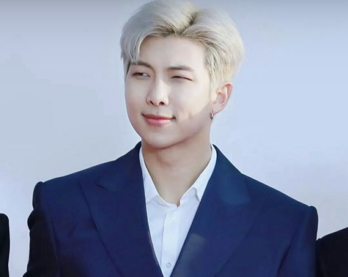 RM bts jadi artis k-pop pertama sampaikan keynote speech di apec ceo summit korea 2025
