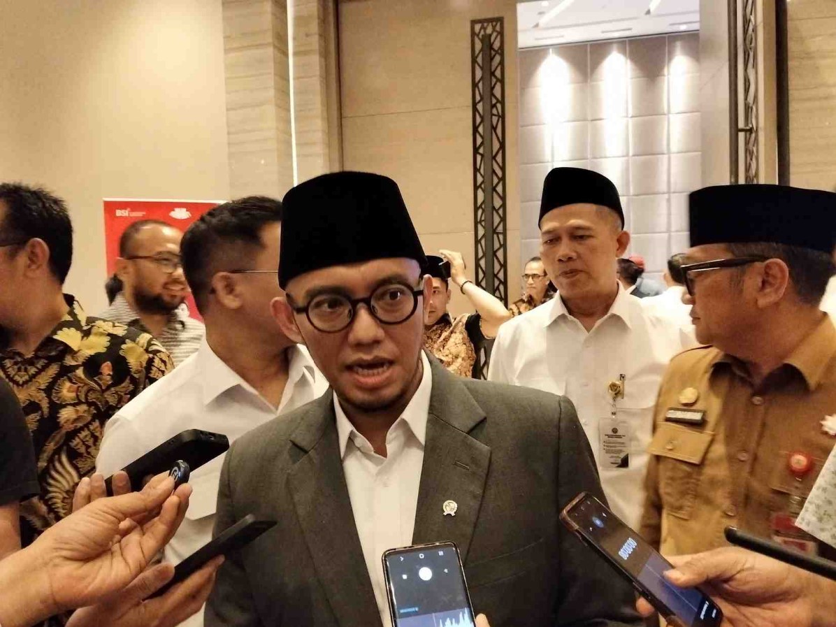 Wakil Menteri Haji dan Umrah (Wamenhaj) Dahnil Anzar Simanjuntak di Komisi VIII DPR menyampaikan usulan BPIH 2026 sebesar Rp 88.409.366 per jamaah. Nilai ini turun sekitar Rp 1 juta.