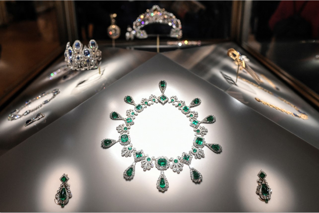 MASIH DICARI: Perhiasan milik Marie Am&eacute;lie of Bourbon Sicily dan Hortense de Beauharnais yang hilang di Museum Louvre, Prancis.