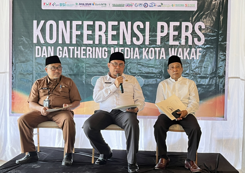 Kemenag Kota Mataram saat melakukan konferensi pers mengenai Kota Mataram sebagai Kota Wakaf