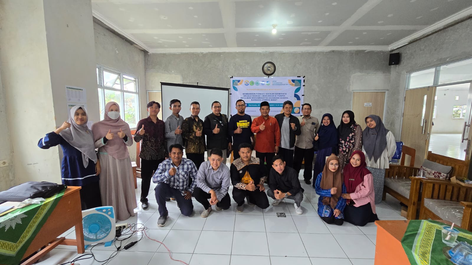 Tim dosen Magister Ilmu Lingkungan UMMAT latih guru dan pengurus Ponpes Mu&rsquo;alimin Narmada menuju sekolah berbudaya lingkungan, pada September lalu.