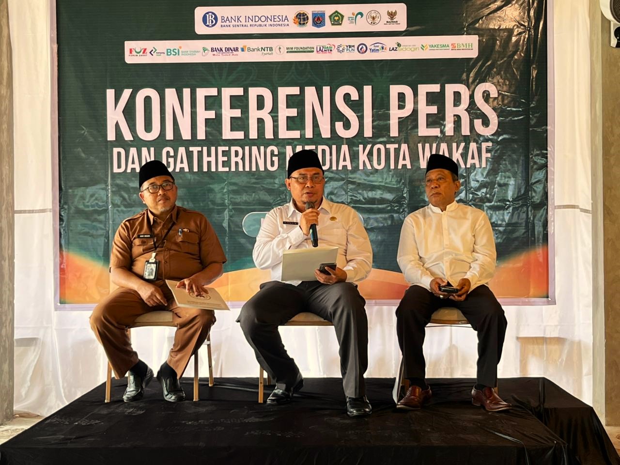 Suasana kegiatan jumpa media, yang digelar Bank Indonesia NTB, Kemenag Kota Mataram, BWI NTB, hingga BWI Kota Mataram, di Mataram, Senin (27/10).