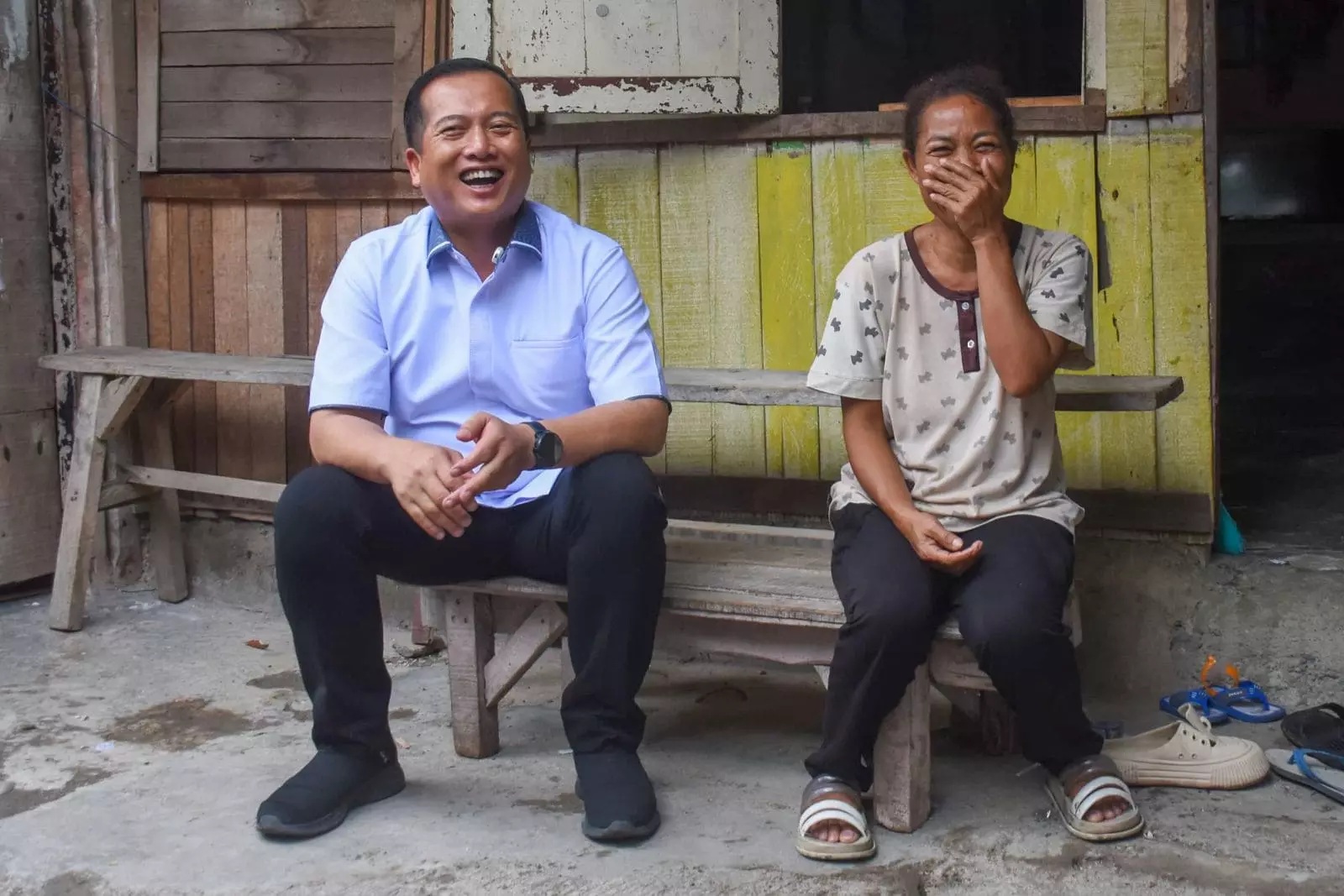 Gubernur NTB L Muhammad Iqbal saat silaturahmi dengan warga di Kabupaten Sumbawa, Rabu (29/10).