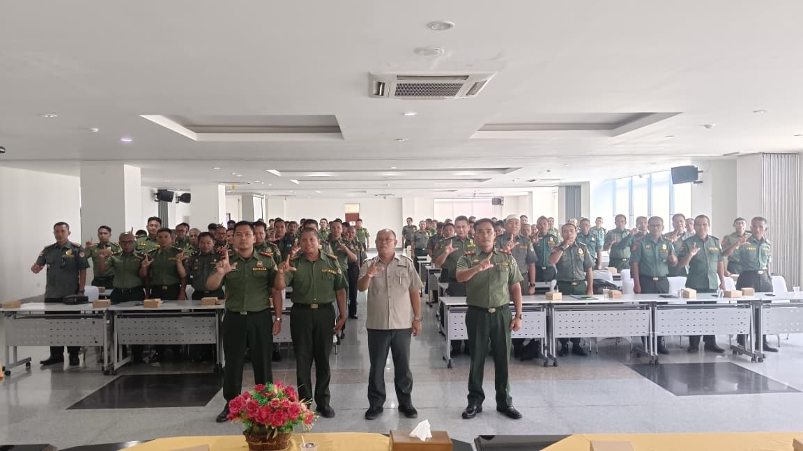 PSIKOTES: Plt Kepala Dinas LHK NTB Ahmadi didampingi Kabid Perlindungan Hutan dan Konservasi Alam Mursal saat pembukaan psikotes personel Polhut di BPSDM NTB, Rabu (29/10).