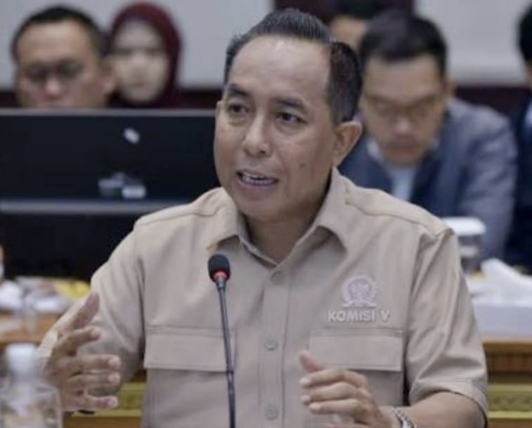 Anggota Komisi V DPR RI Mori Hanafi siap mengawal pembangunan Jembatan Lewamori di Kabupaten Bima. Proyek infrastruktur itu akan menelan anggaran Rp 1,2 triliun dari APBN.