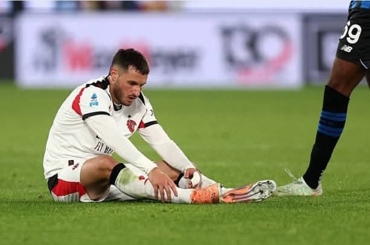 Striker AC Milan Santiago Gimenez yang dipantau kondisinya karena mengalami masalah.