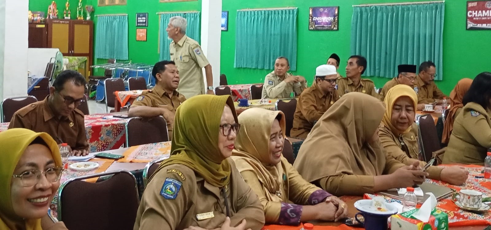 Para kepala SMP di Kota Mataram saat melakukan rapat di SMPN 1 Mataram, Senin lalu (27/8). Kekosongan kepala SD dan SMP negeri di Mataram Meluas, Disdik siapkan pelantikan serentak.