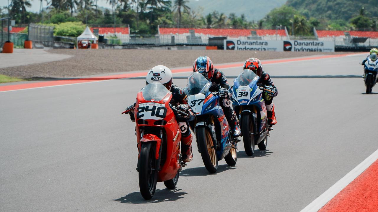 Sirkuit Internasional Mandalika menjadi saksi pertarungan sengit antar pembalap nasional pada race pertama Mandalika Racing Series 2025