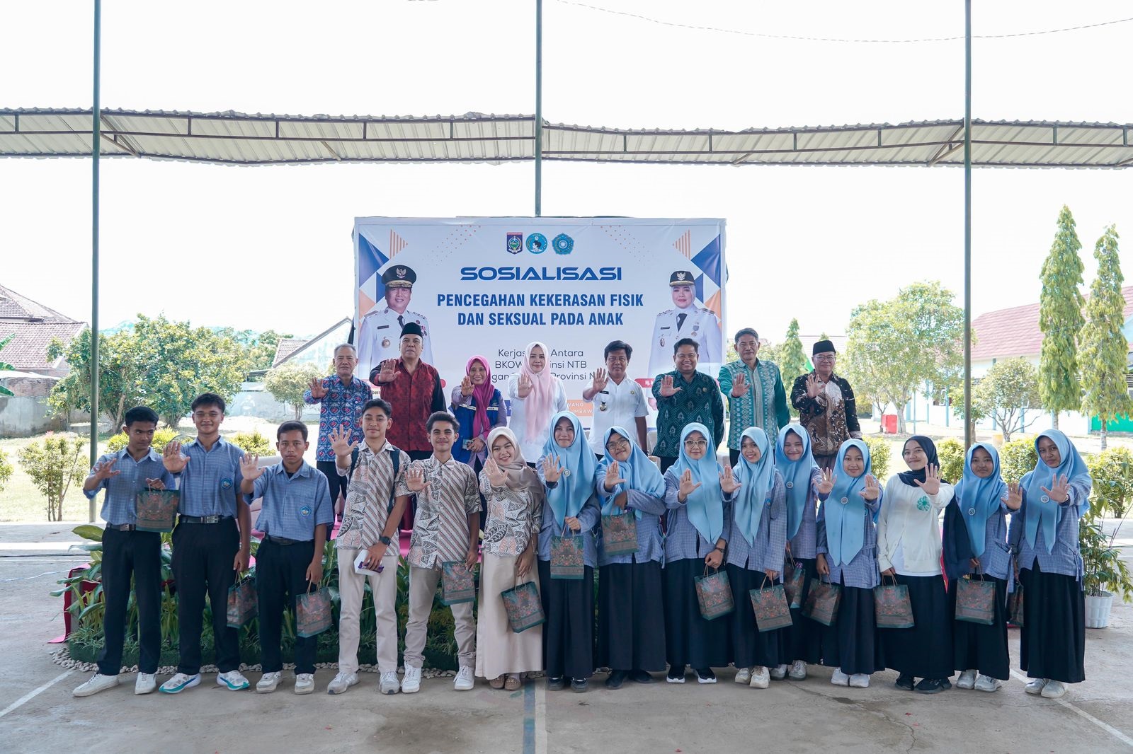 KUNKER: Wagub NTB Indah Dhamayanti Putri saat menghadiri sosialisasi pencegahan kekerasan fisik dan sekual pada anak di Sumbawa.