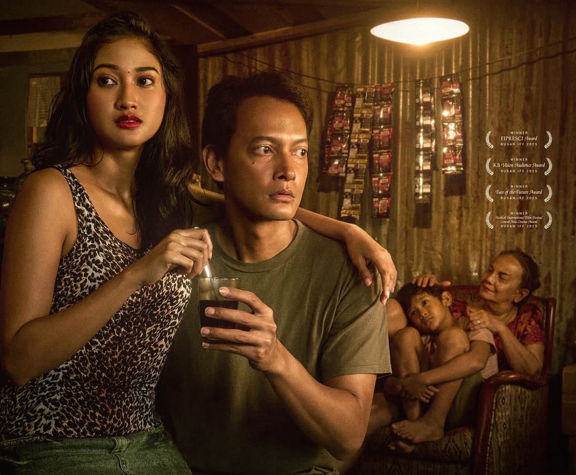 Poster resmi Pangku, saah satu dari empat film yang tayang di pekan pertama November 2025, sekaligus debut sutradara Reza Rahadian.