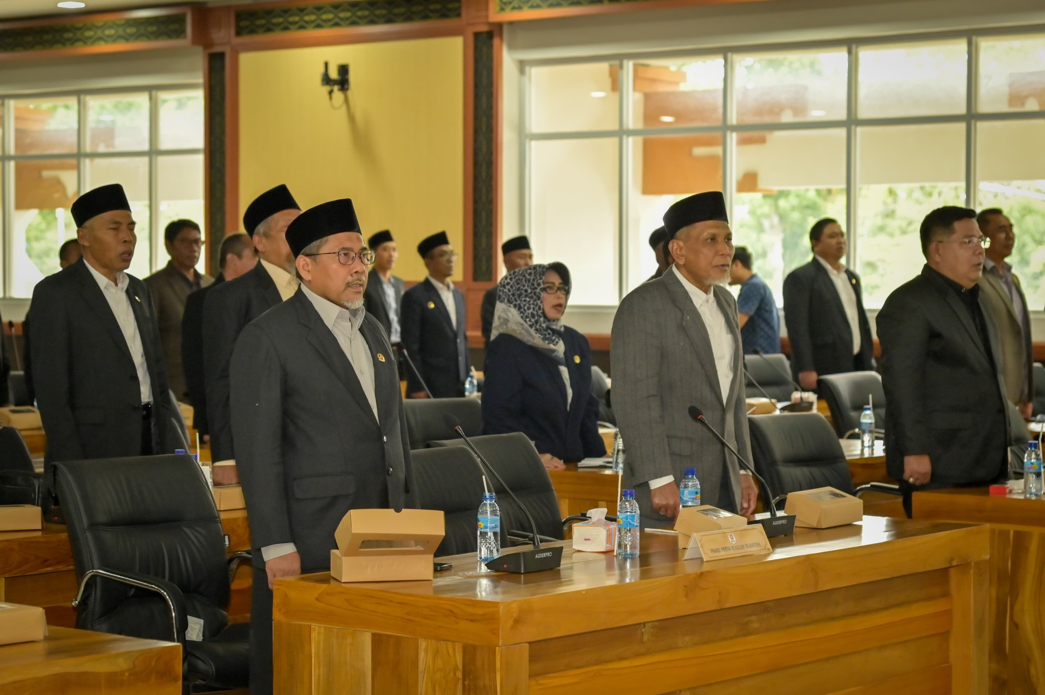 KESEPAKATAN BERSAMA: Sidang paripurna Pemprov bersama DPRD NTB di ruang rapat utama Kantor Gubernur NTB, beberapa waktu lalu.