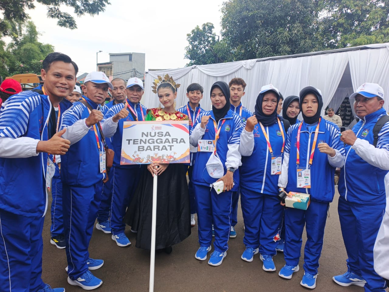 Kontingen NTB mengikuti upacara pembukaan Popnas dan Peparpenas 2025 di Jakarta.