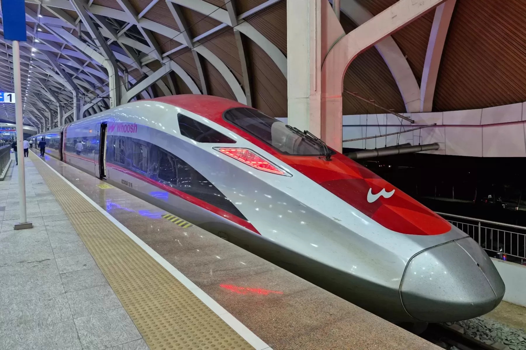 Kereta cepat Whoosh. (FOTO: JAWAPOS)