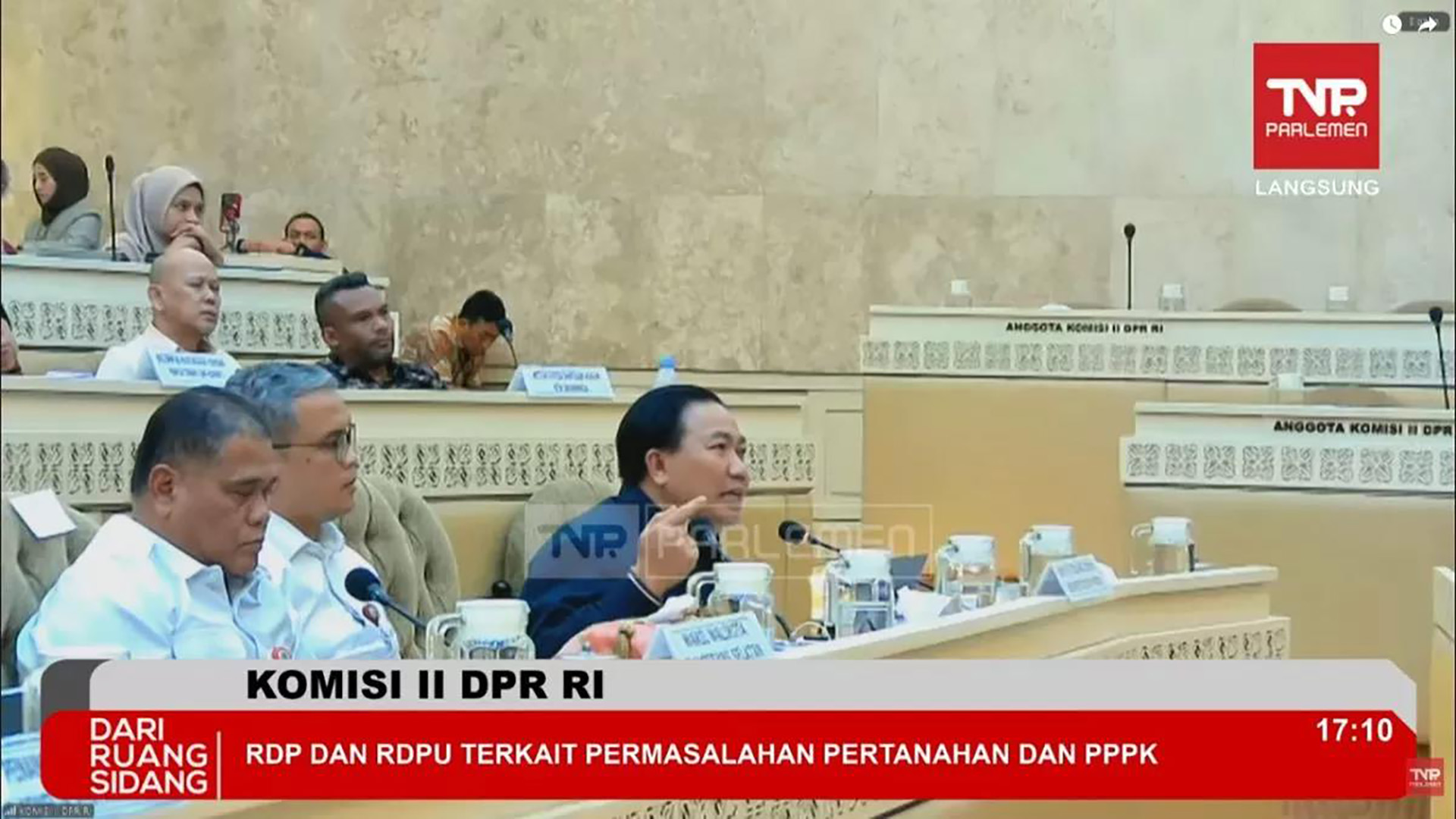 Komisi II DPR RI RDP dan RDPU terkait permasalahan pertanahan dan PPPK. (Youtube TVR Parlemen)