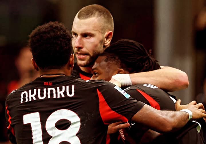 Strahinja Pavlovic, Rafael Leao, dan Christopher Nkunku merayakan gol kemenangan AC Milan atas AS Roma.