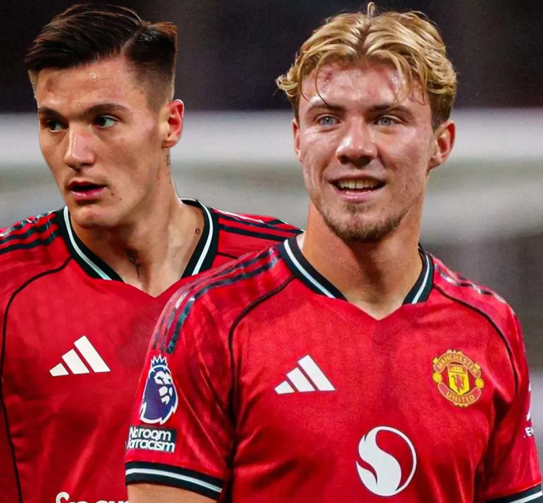 Eks pelatih MU Benni McCarthy percaya Sesko & H&oslash;jlund punya potensi jadi duet maut yang bangkitkan lini depan Manchester United.