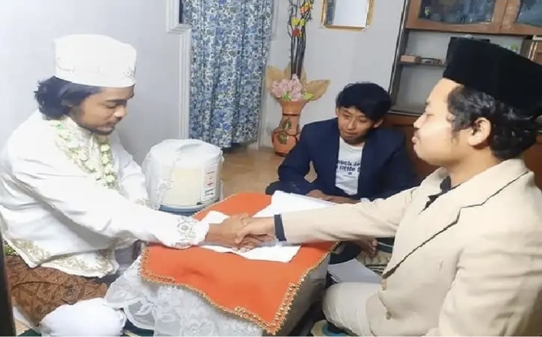 Khoirul Anam mendadak viral setelah menikahi rice cooker. (Foto-foto: istimewa)