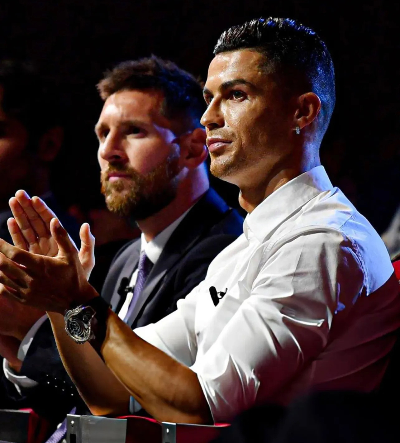 Cristiano Ronaldo menolak klaim bahwa Lionel Messi lebih baik darinya. Pernyataan tegas &ldquo;Saya tidak ingin rendah hati&rdquo; memicu debat GOAT.