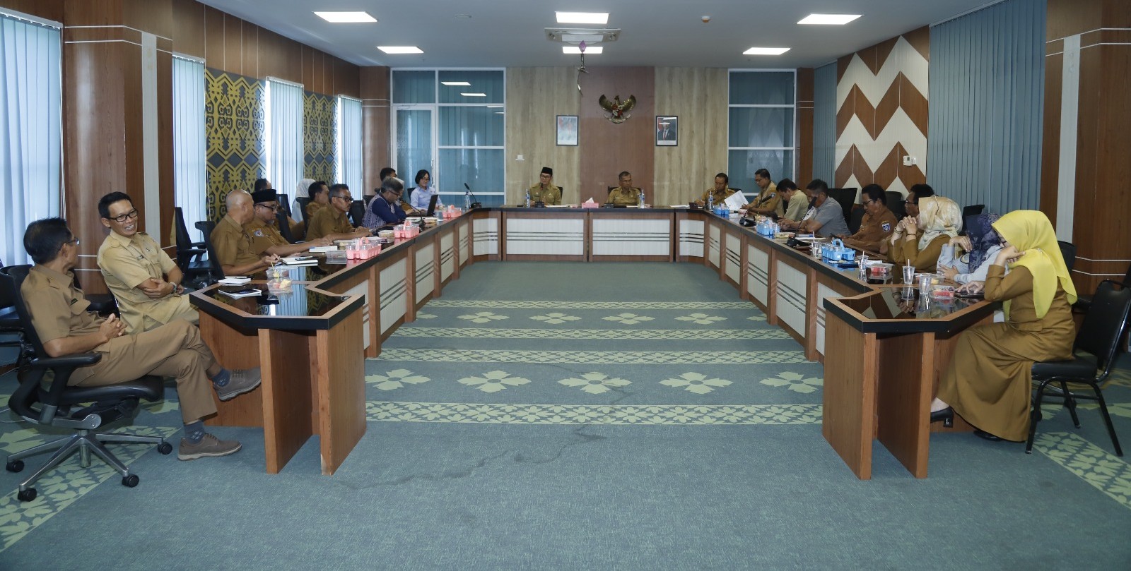 Tim Percepatan Pertumbuhan Ekonomi Daerah Kabupaten Lombok Tengah telah dibentuk pemerintah kabupaten Loteng, di ruang rapat utama kantor bupati, Selasa (4/11).