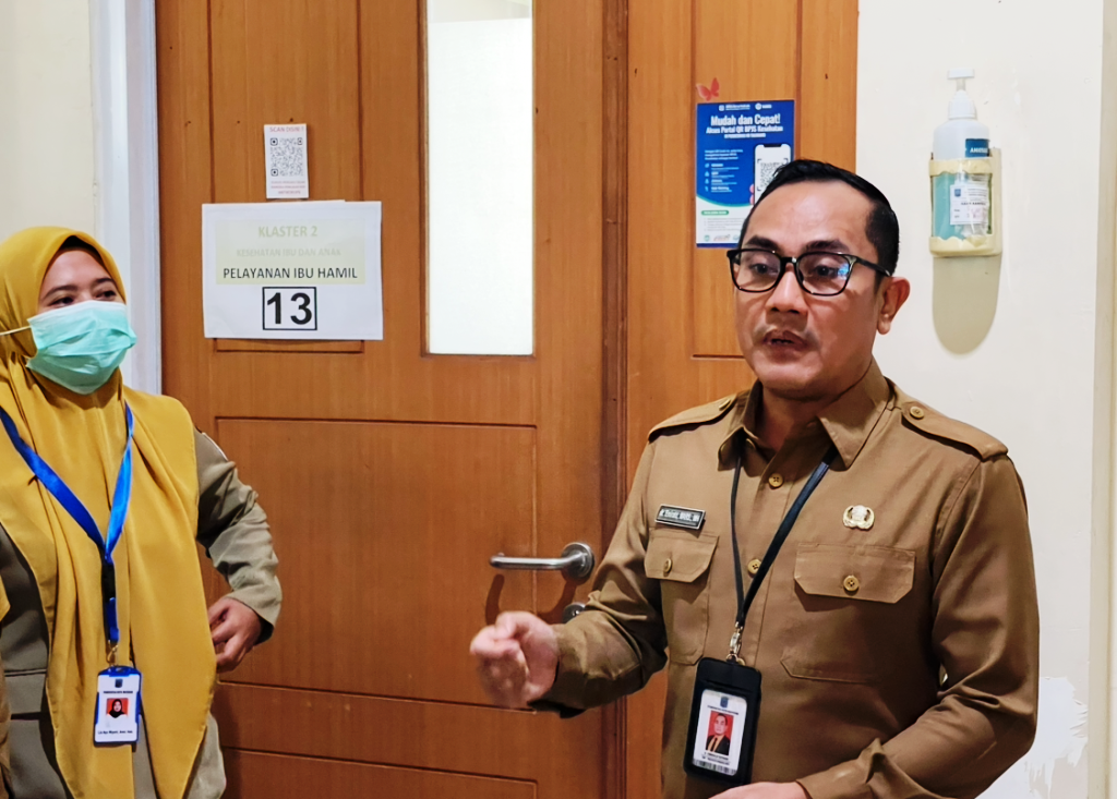 Kepala Dinas Kesehatan Kota Mataram dr.&nbsp;Emirald Isfihan jelaskan tangani Stunting, Dokter Spesialis diturunkan ke Puskesmas.
