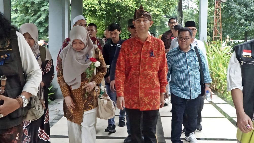 Prof. Hamsu Kadriyan Jadi Pendaftar Pertama Calon Rektor Unram Periode 2026&ndash;2030