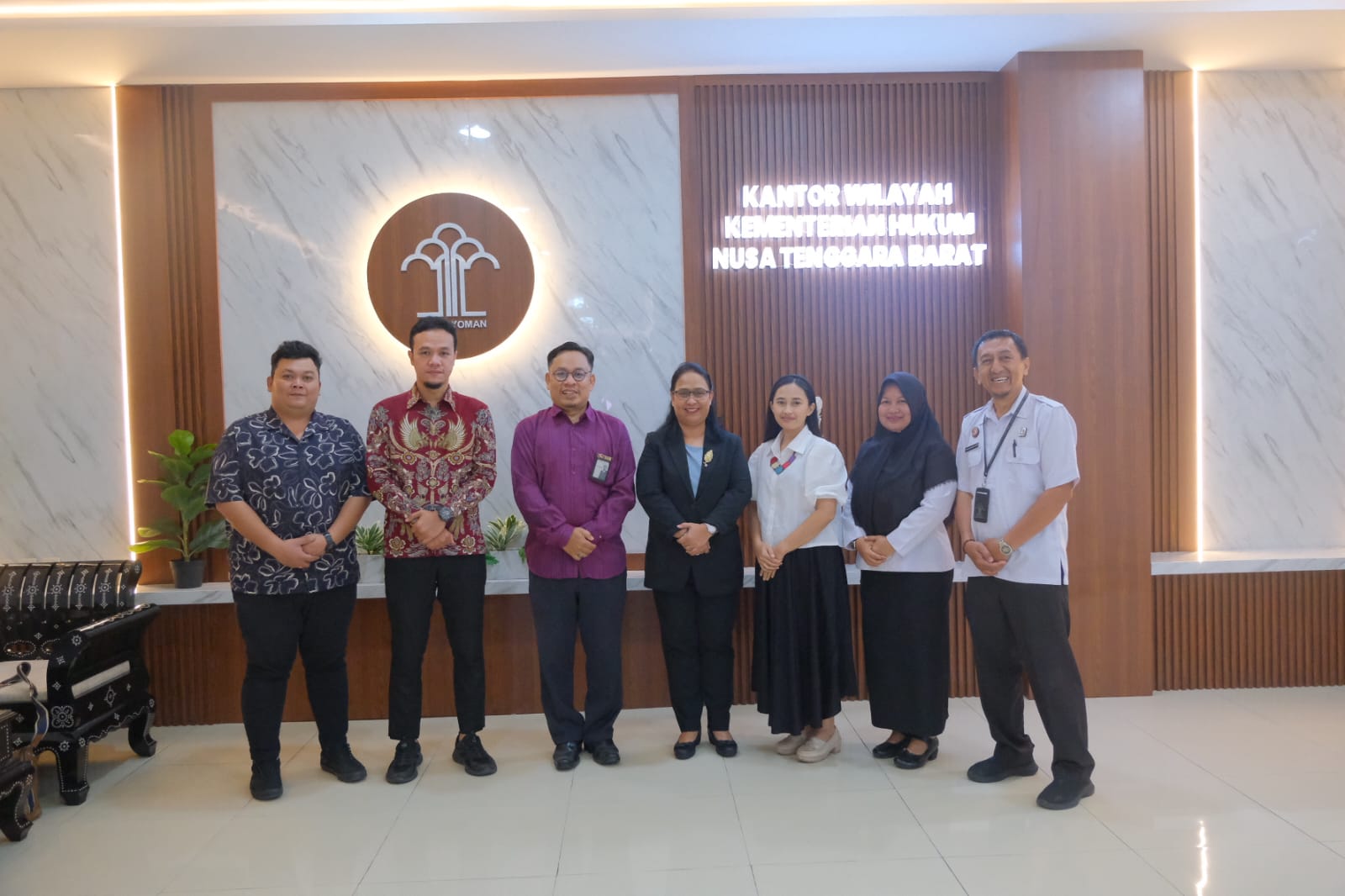 Kantor Wilayah Kementerian Hukum Nusa Tenggara Barat, I Gusti Putu Milawati, menerima kunjungan kerja Tim Badan Pembinaan Ideologi Pancasila (BPIP) di ruang kerjanya pada Rabu (5/11).