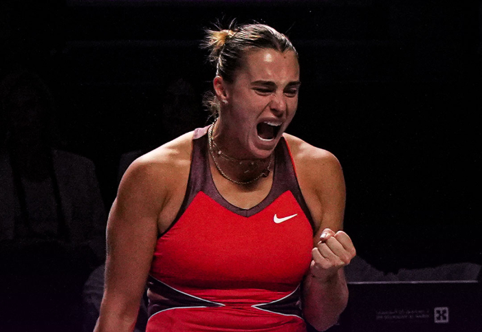 Aryna Sabalenka kalahkan Jessica Pegula di WTA Finals 2025 Riyadh dan selangkah lagi menuju semifinal setelah tampil dominan di Grup Graf.