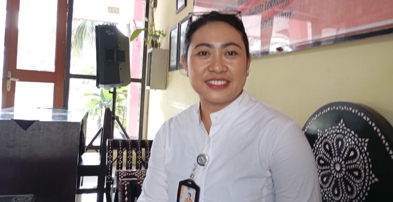 Waka Kurikulum SMAN 3 Mataram Putu Wiwik Puspa Damayanti