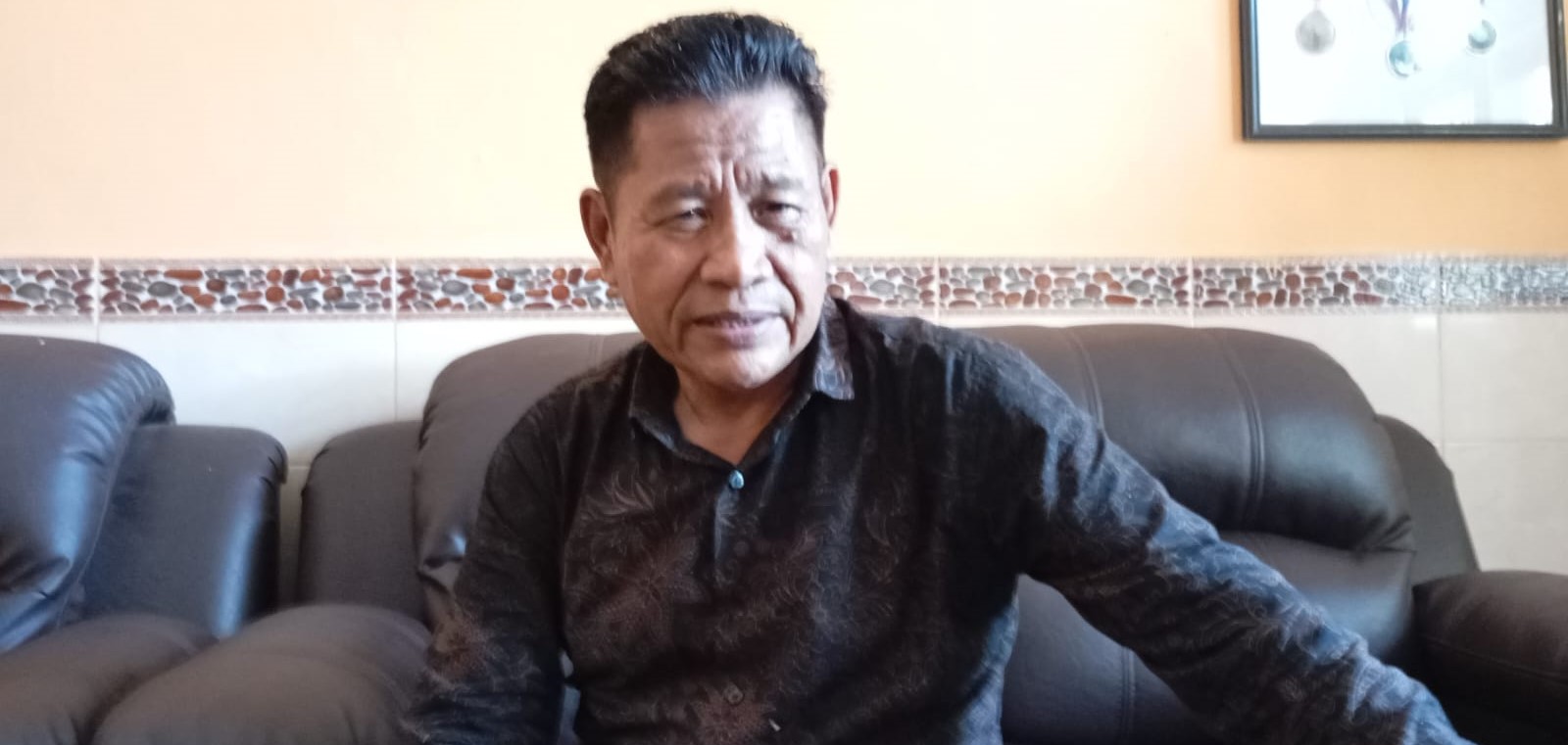Plt Kepala SMAN 2 Gerung Lalu Gde Sumaryani