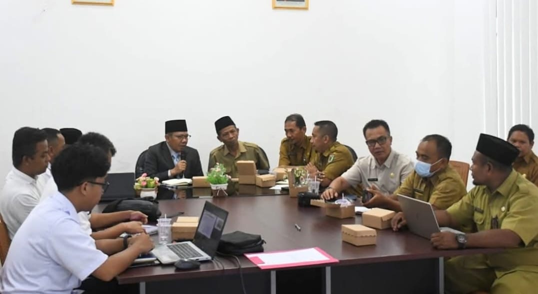 BANGGA: Bupati Najmul Akhyar mengikuti rapat pembangunan Sekolah Rakyat. Hadir sejumlah Kepala OPD di Lingkungan Pemda KLU