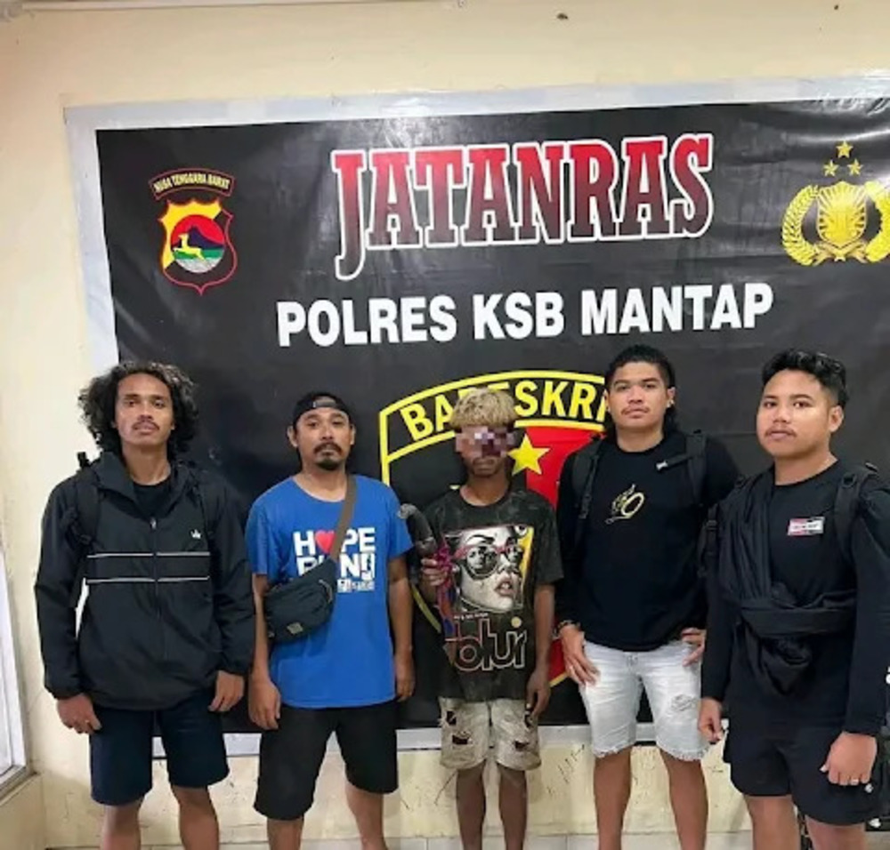 Pelaku S, warga Kelurahan Sambinae, Kota Bima diamankan di Polres Sumbawa Barat, Kamis (6/11).