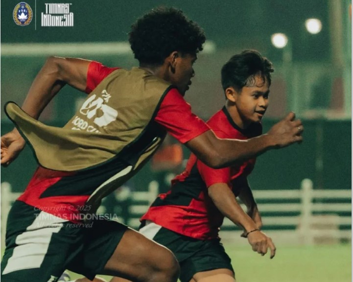 LATIHAN: Pemain Indonesia U-17 saat latihan jelang laga perdana Piala Dunia U-17 beberapa waktu lalu.