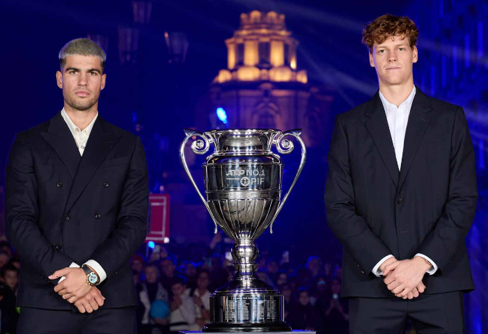 Carlos Alcaraz dan Jannik Sinner berebut peringkat 1 dunia ATP di Nitto ATP Finals 2025 Turin. Siapa yang akan jadi raja tenis akhir musim?