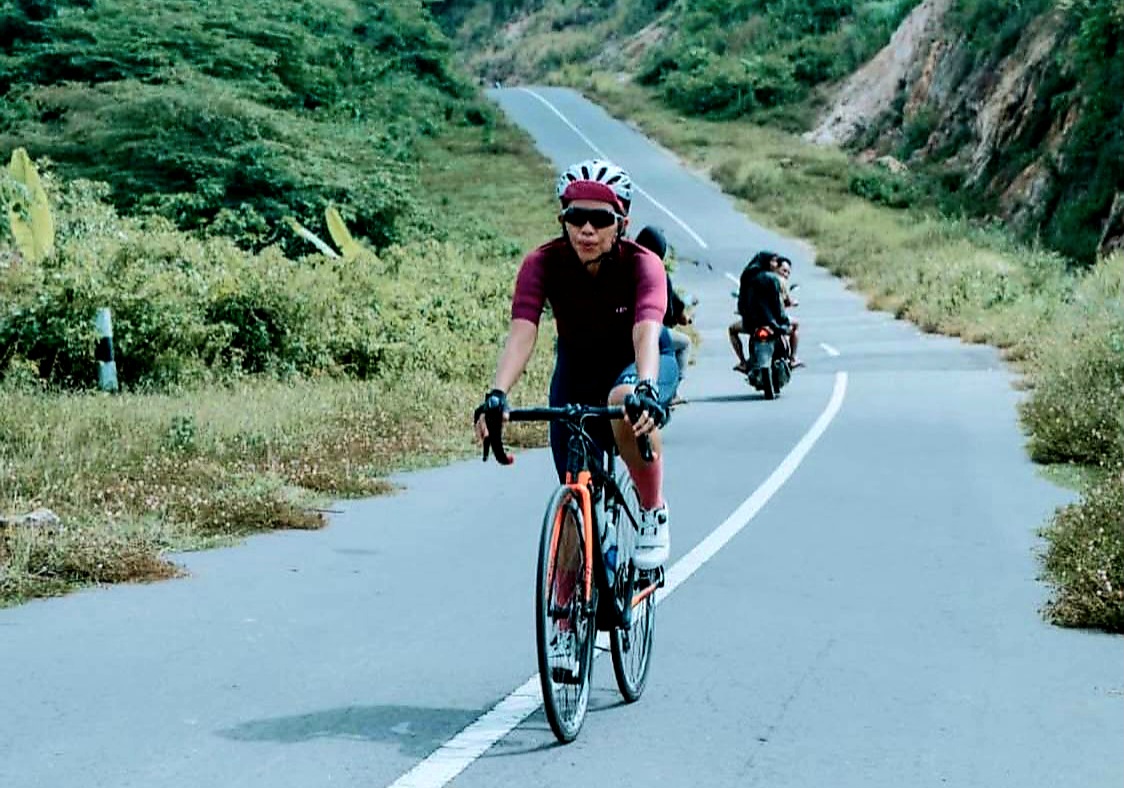 SEMANGAT: Lisa Dewi Purnamasari menjadi anggota Velo Girls sekaligus pesepeda perempuan yang selalu menjaga semangat bersepeda selama belasan tahun.