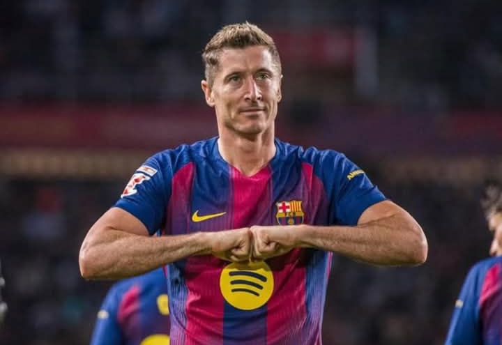 Robert Lewandowski, striker Barcelona yang dikaitkan dengan AC Milan.