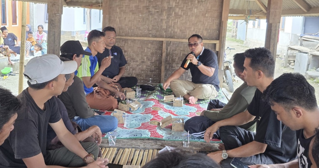 Anggota DPRD NTB Sudirsah Sujanto menerima keluhan soal kerusakan infrastruktur pertanian saat reses di Desa Bentek, Kecamatan Gangga, Kabupaten Lombok Utara (KLU), Rabu (5/11).