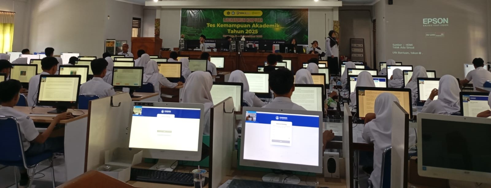Sejumlah siswa di Kota Mataram saat melaksanakan TKA, pekan lalu. Ada ratusan siswa di NTB yang akan mengikuti TKA Susulan.