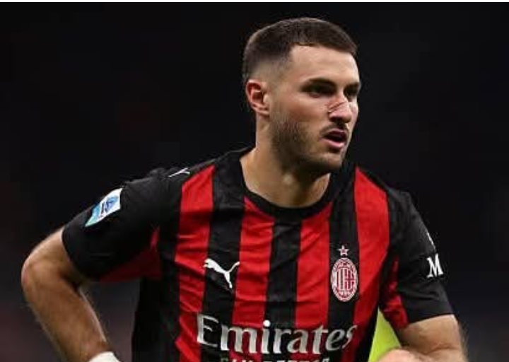 Striker AC Milan Santiago Gimenez.
