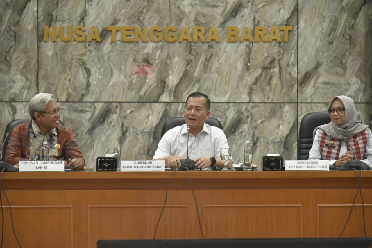 Gubernur NTB Lalu Muhamad Iqbal saat menjelaskan Program Desa Berdaya pada kegiatan PKN di Kantor Gubernur NTB.