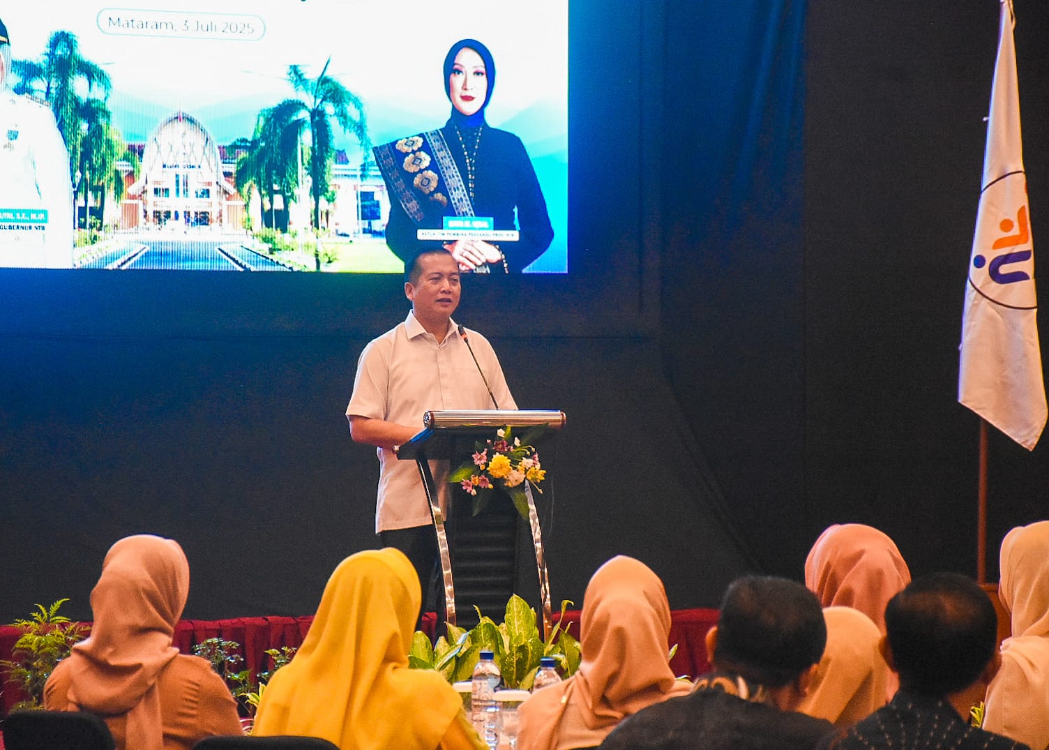 Gubernur NTB L Muhamad Iqbal saat menghadiri Rapat Koordinasi Tim Pembina Posyandu Provinsi dan Tim Pembina Posyandu Kabupaten/Kota di Mataram.