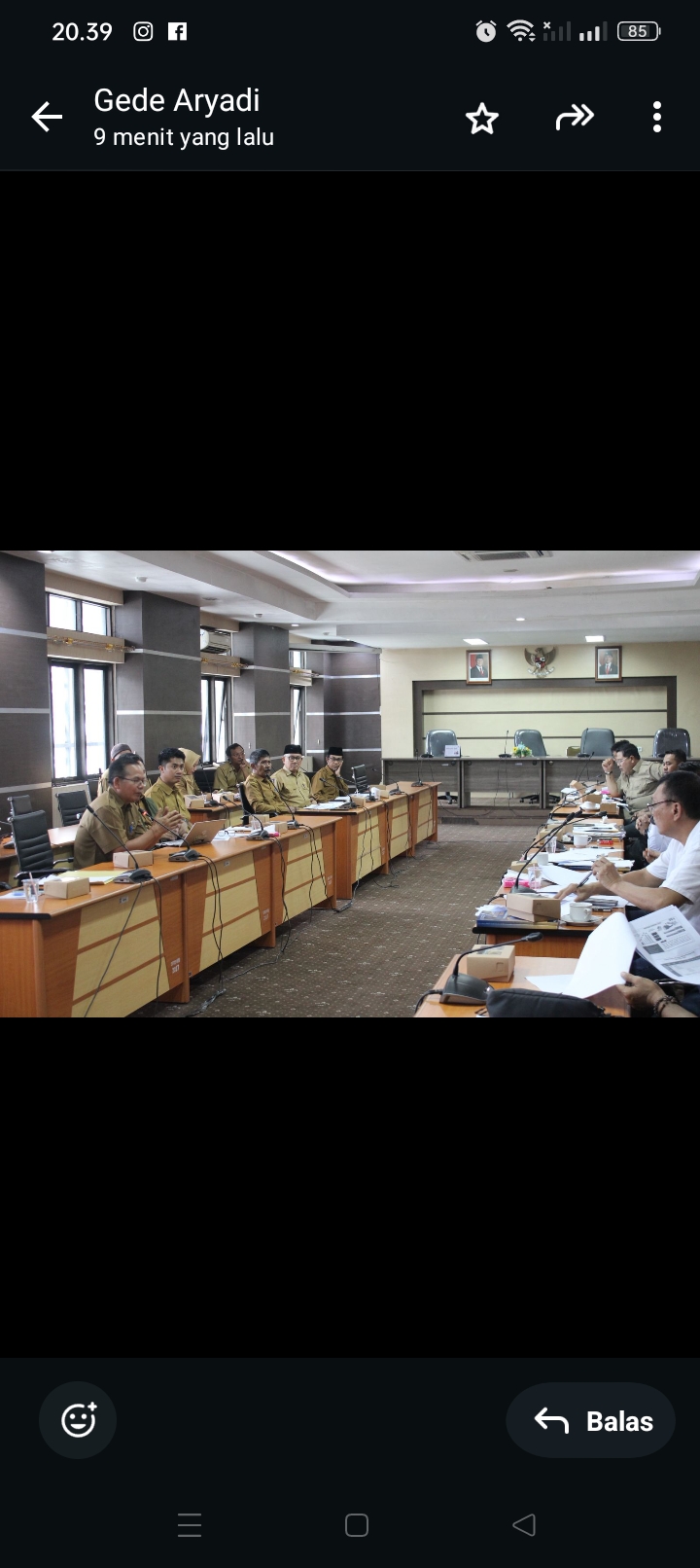 Rapat kerja berlangsung di Ruang Rapat Maluk Lantai III Sekretariat DPRD Provinsi NTB, dipimpin oleh Ketua Komisi IV DPRD NTB, Hamdan Kasim.