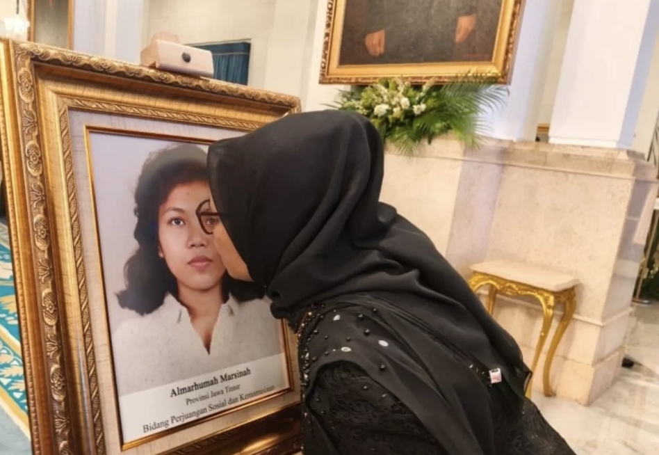 Nama Marsinah kini resmi disejajarkan dengan pahlawan-pahlawan bangsa yang mengorbankan hidup demi tegaknya nilai kemanusiaan. (Foto: jawa pos)