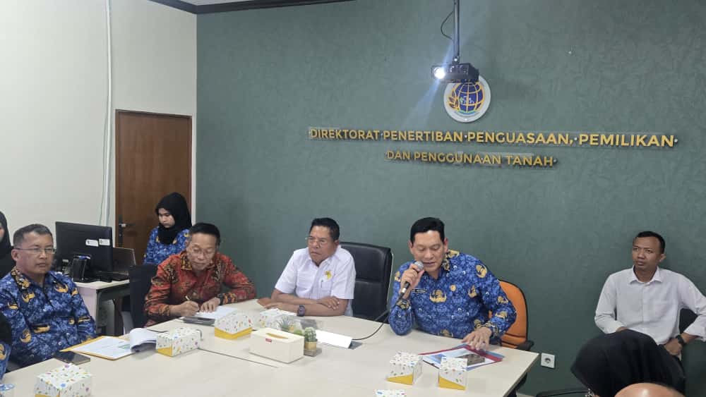 Bupti Lotim haerul warisin (baju putih kiri) saat berkunjung ke kementerian ATR/BPN terkait persoalan lahan mangkrak di Lotim