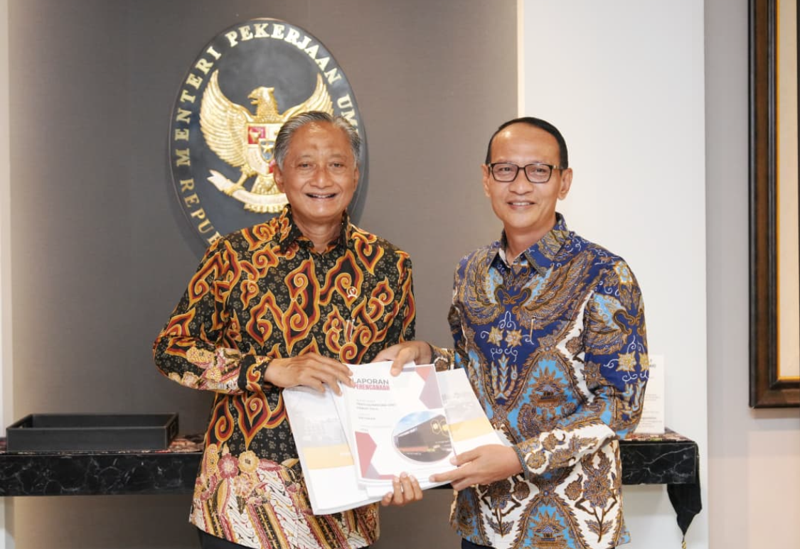 Wali Kota Mohan Roliskana menyerahkan langsung dokumen usulan program pembangunan kepada Menteri Pekerjaan Umum dan Perumahan Rakyat RI Dr. Dodi Hanggodo dalam audiensi di Jakarta